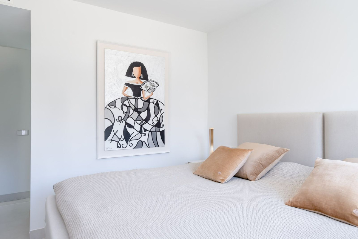 Te koop Middle Floor Apartment Costa Del Sol Higueron € 578.000,-