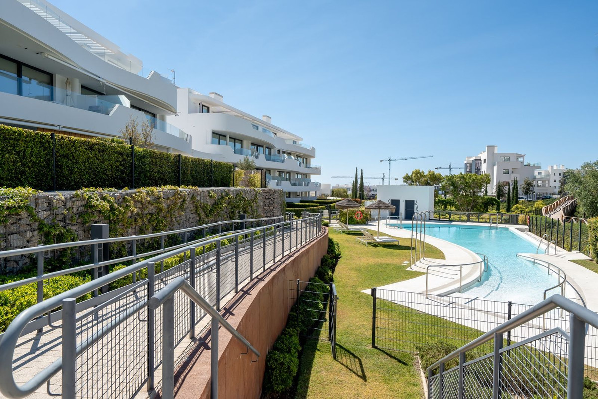 Te koop Middle Floor Apartment Costa Del Sol Higueron € 578.000,-