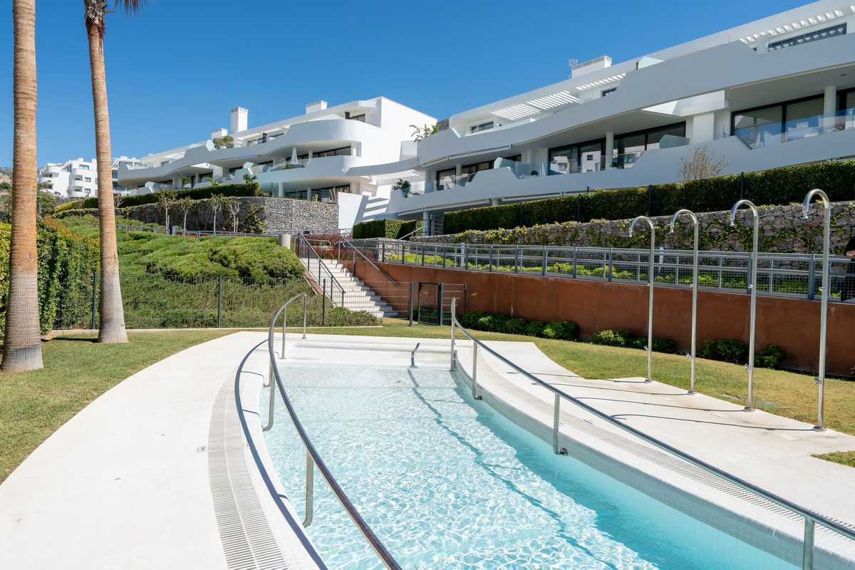 Te koop Middle Floor Apartment Costa Del Sol Higueron € 578.000,-