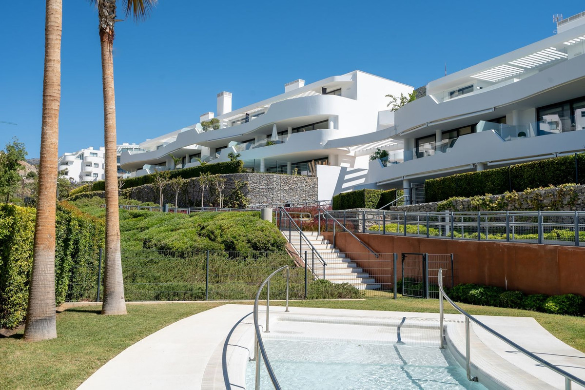 Te koop Middle Floor Apartment Costa Del Sol Higueron € 578.000,-