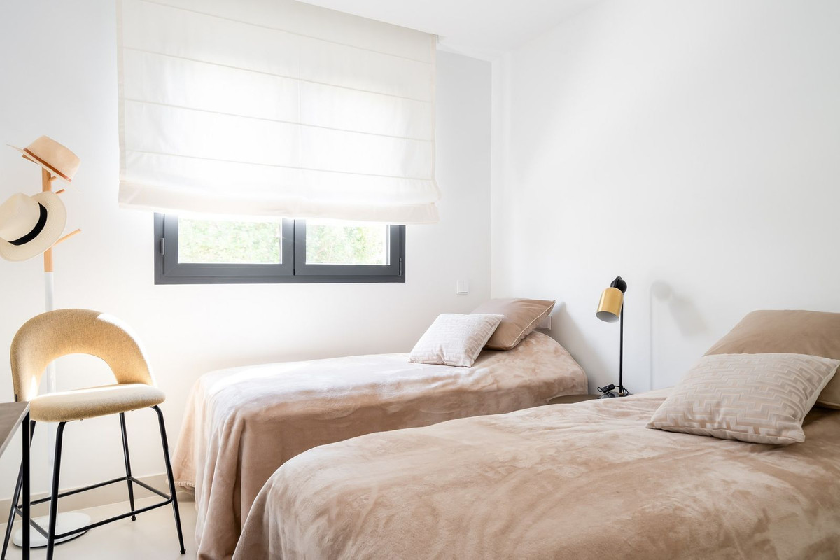 Te koop Middle Floor Apartment Costa Del Sol Higueron € 578.000,-