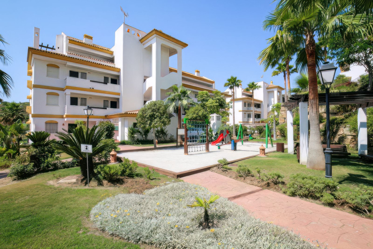 Te koop Middle Floor Apartment Costa Del Sol Calanova Golf € 280.000,-