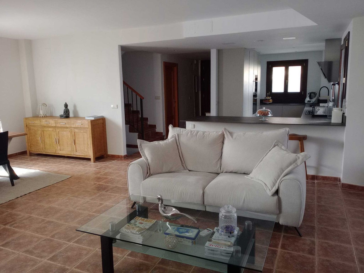 Te koop Half vrijstaand huis Costa Del Sol Estepona € 765.000,-