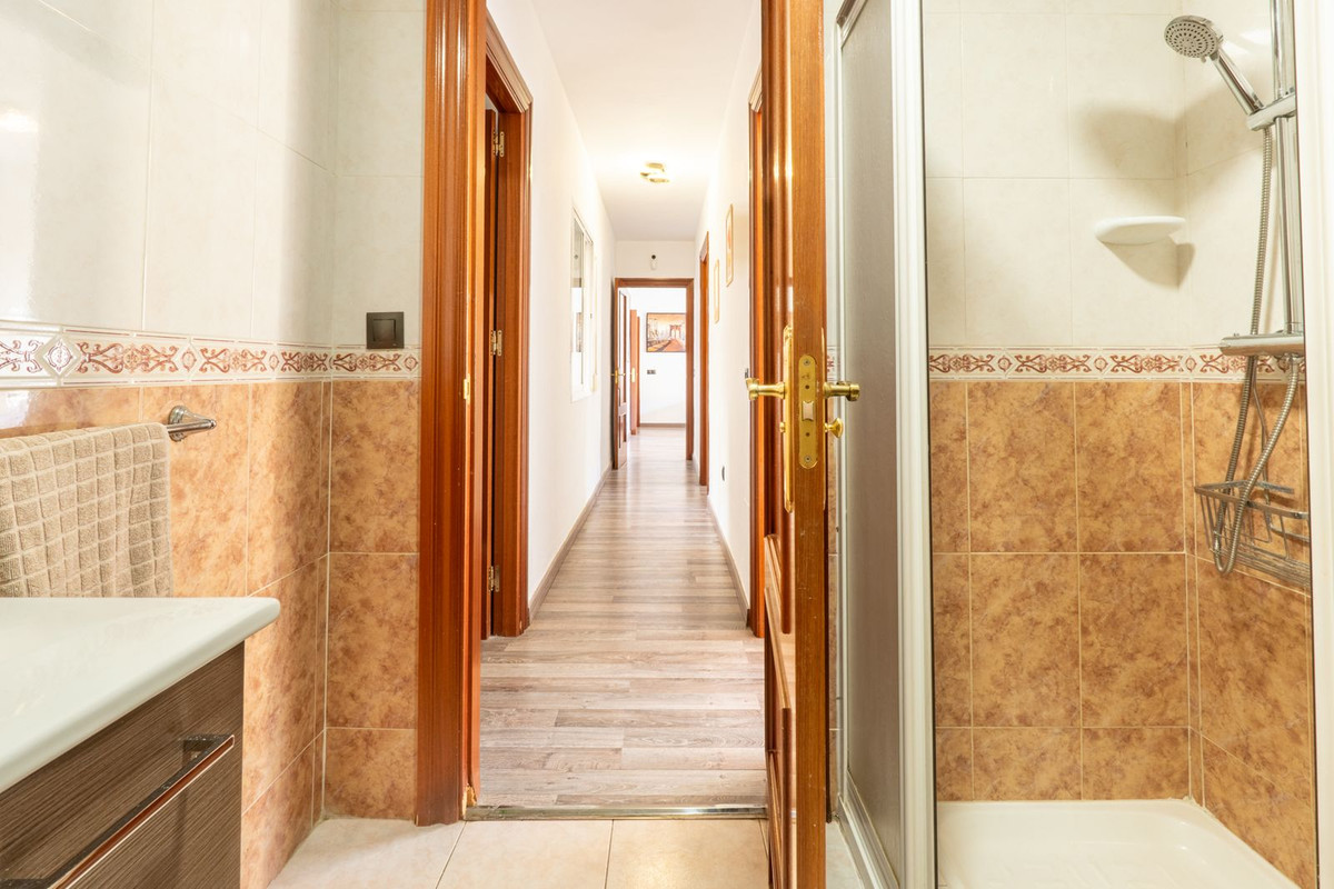 Te koop Middle Floor Apartment Costa Del Sol Las Lagunas € 310.000,-