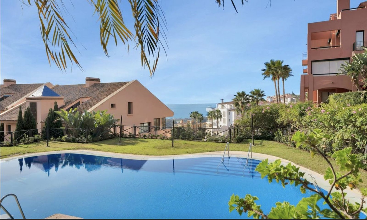 Te koop Middle Floor Apartment Costa Del Sol Calahonda € 495.000,-