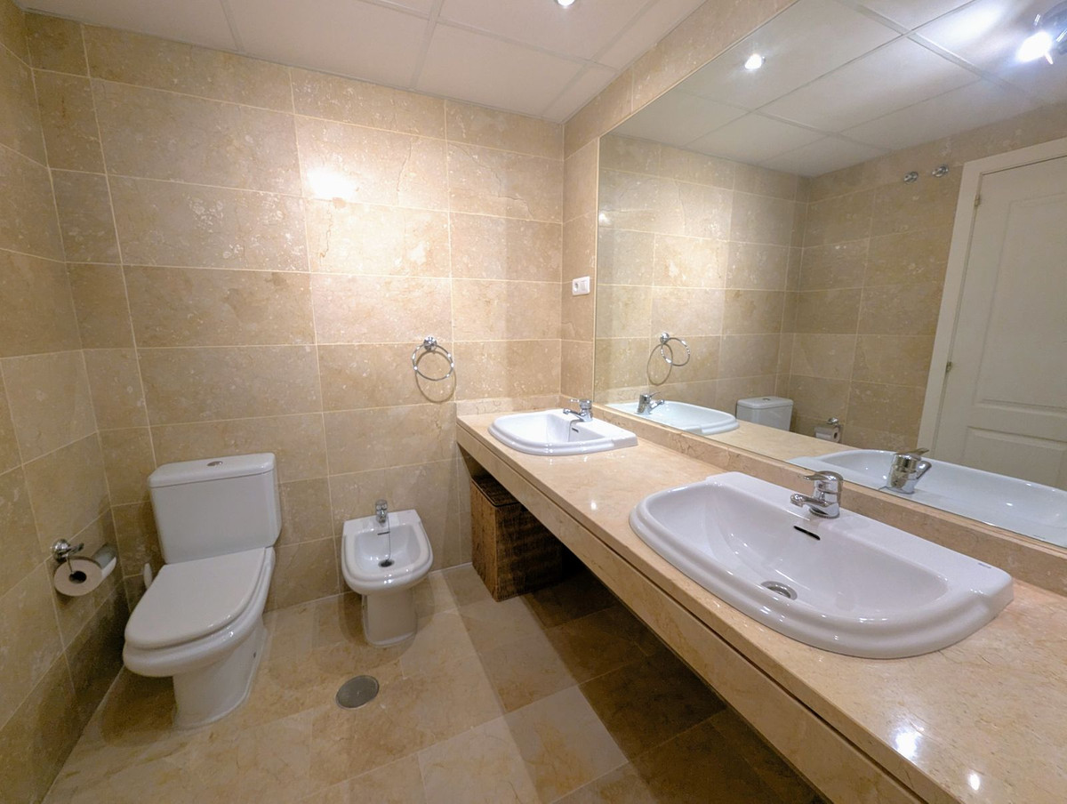 Te koop Middle Floor Apartment Costa Del Sol Calahonda € 239.000,-