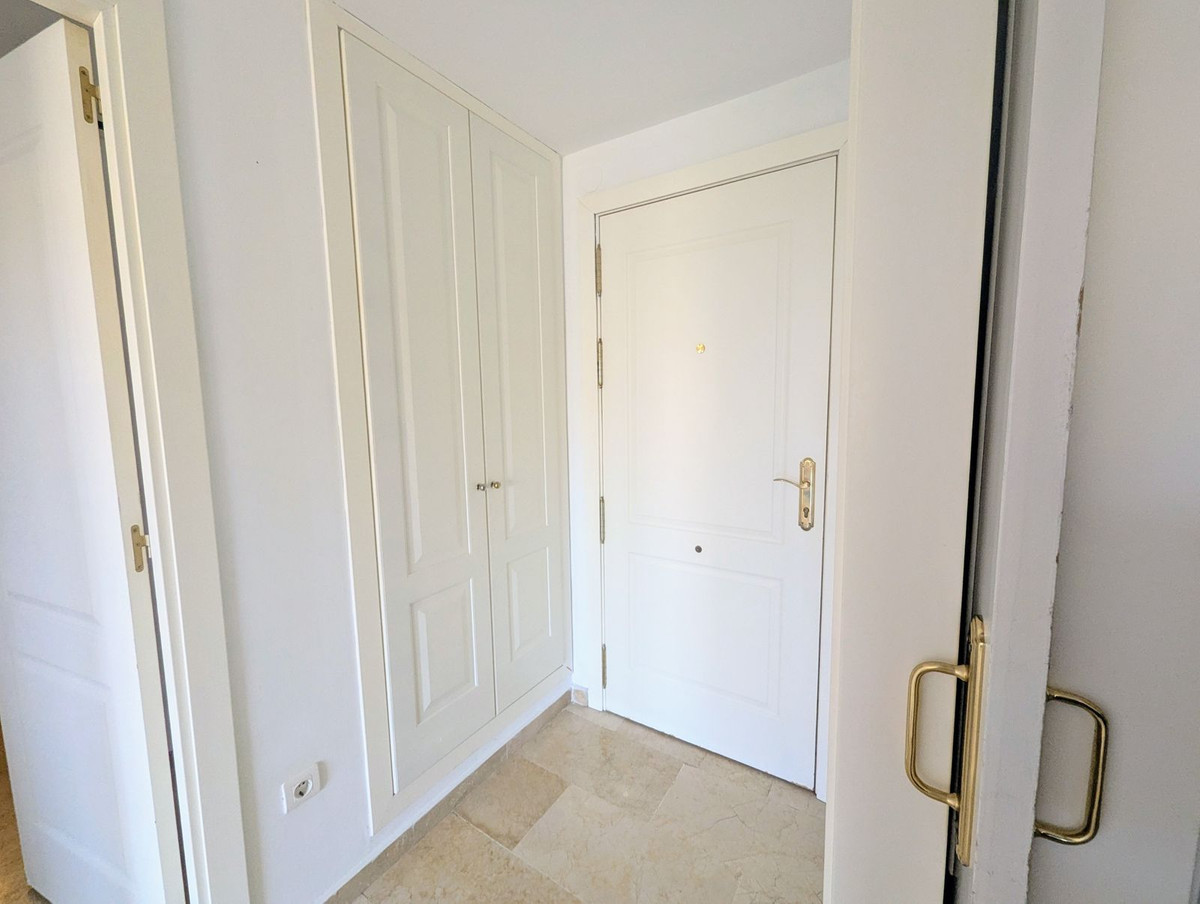 Te koop Middle Floor Apartment Costa Del Sol Calahonda € 239.000,-