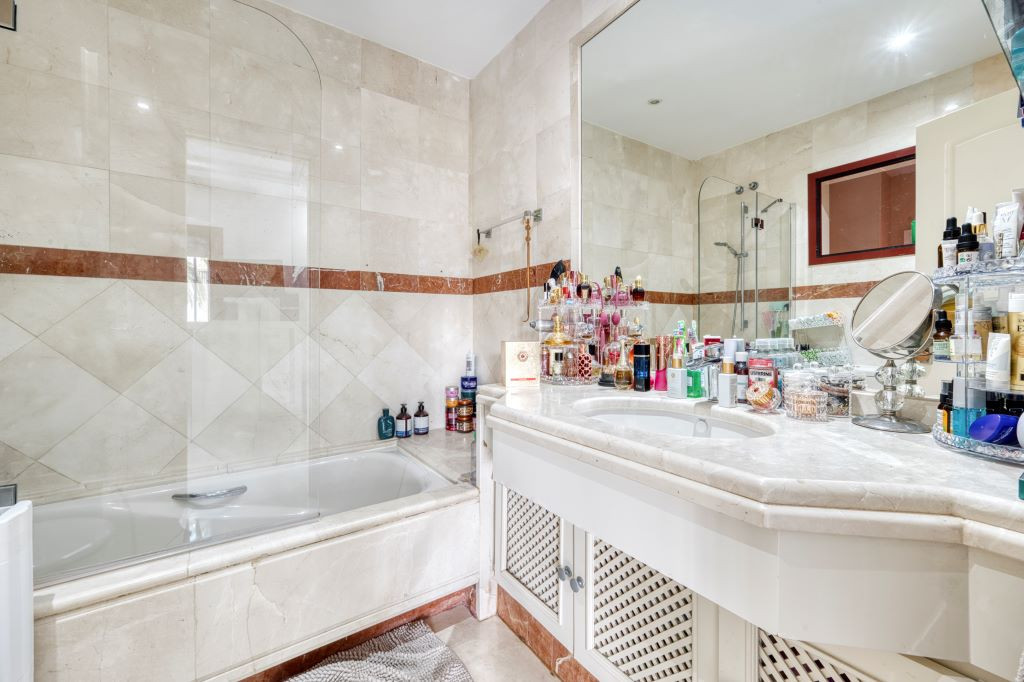 Te koop Middle Floor Apartment Costa Del Sol Marbella € 649.000,-