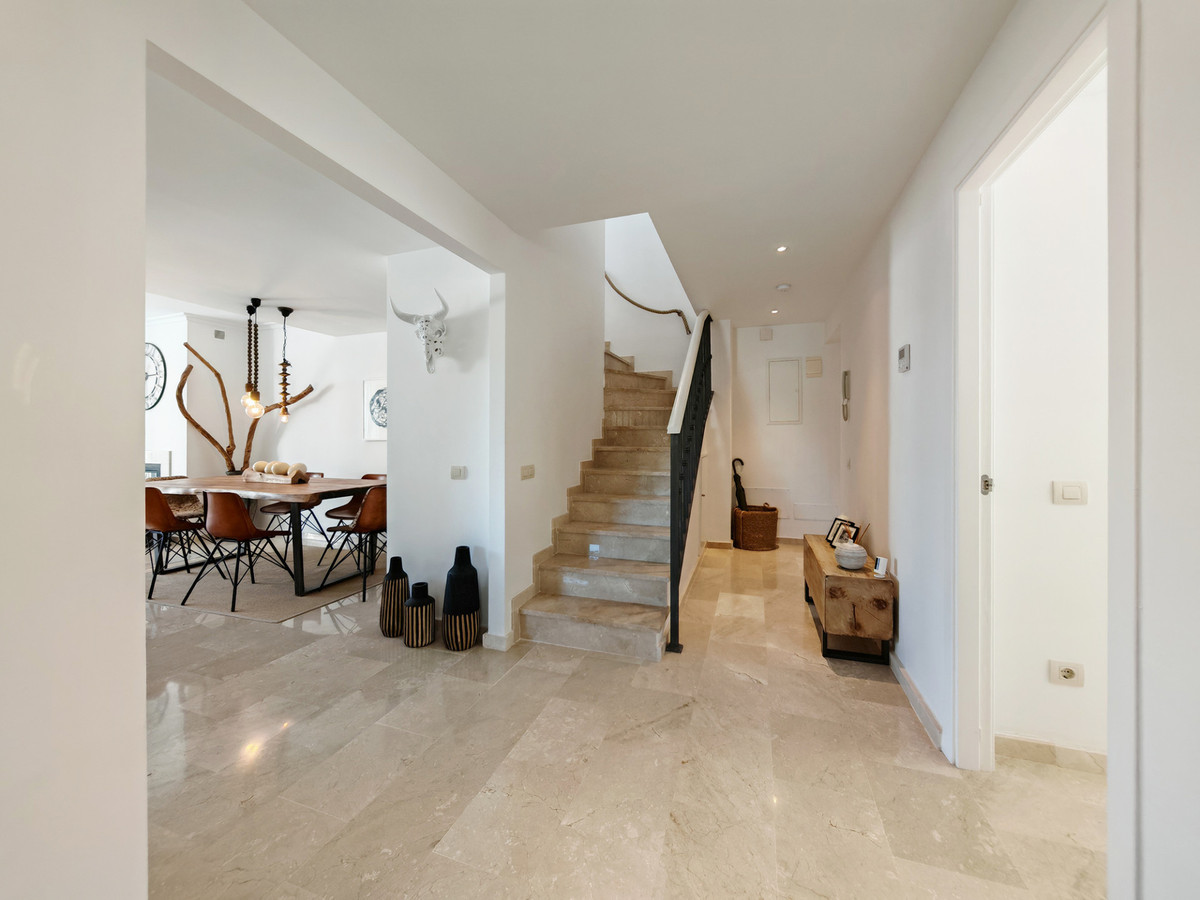 Te koop Middle Floor Apartment Costa Del Sol La Mairena € 530.000,-