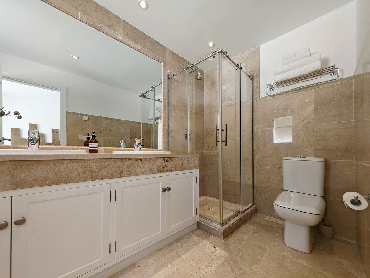 Te koop Middle Floor Apartment Costa Del Sol La Mairena € 530.000,-