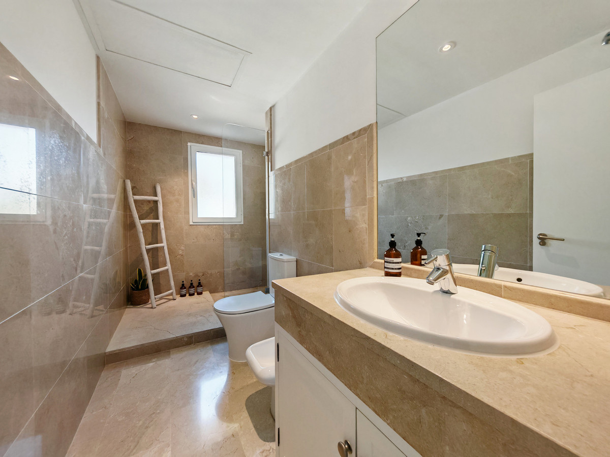 Te koop Middle Floor Apartment Costa Del Sol La Mairena € 530.000,-