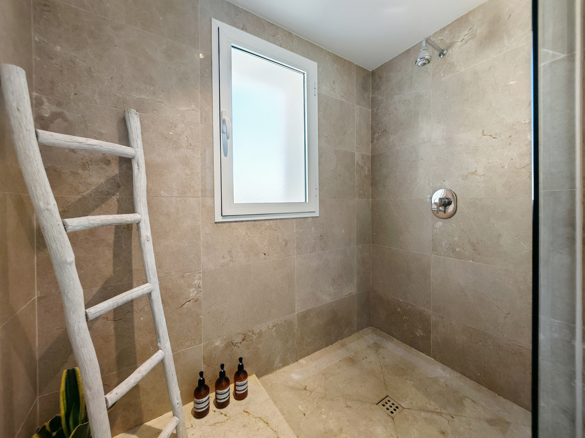 Te koop Middle Floor Apartment Costa Del Sol La Mairena € 530.000,-