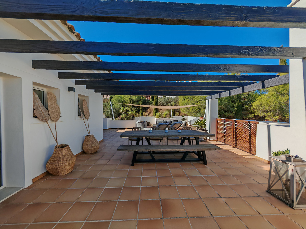 Te koop Middle Floor Apartment Costa Del Sol La Mairena € 530.000,-