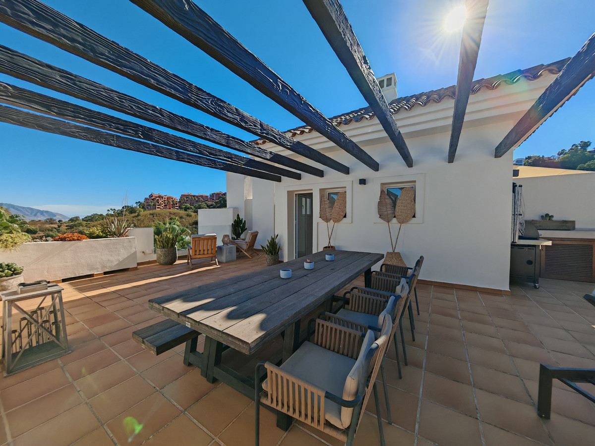 Te koop Middle Floor Apartment Costa Del Sol La Mairena € 530.000,-