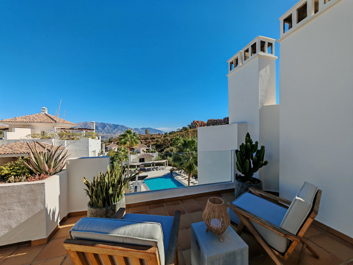 Te koop Middle Floor Apartment Costa Del Sol La Mairena € 530.000,-