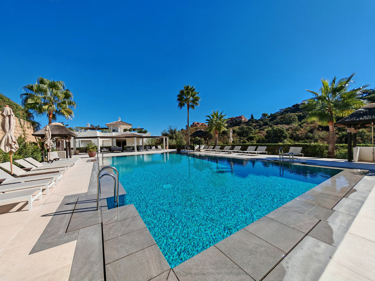 Te koop Middle Floor Apartment Costa Del Sol La Mairena € 530.000,-