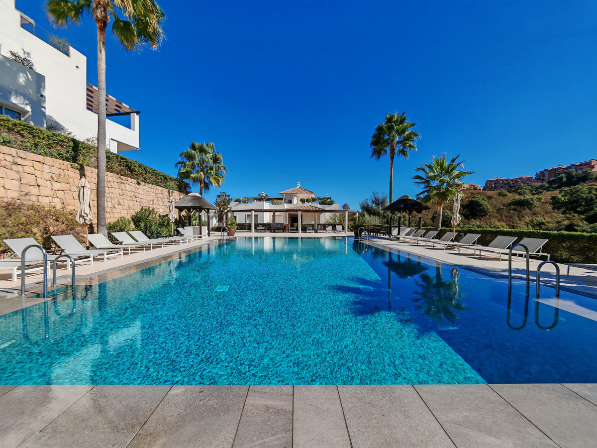 Te koop Middle Floor Apartment Costa Del Sol La Mairena € 530.000,-