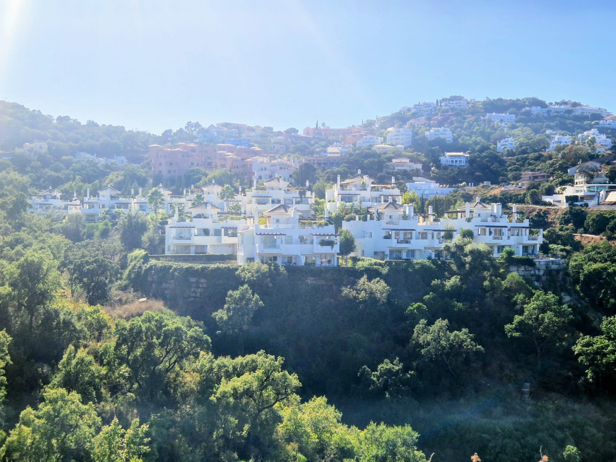 Te koop Middle Floor Apartment Costa Del Sol La Mairena € 530.000,-