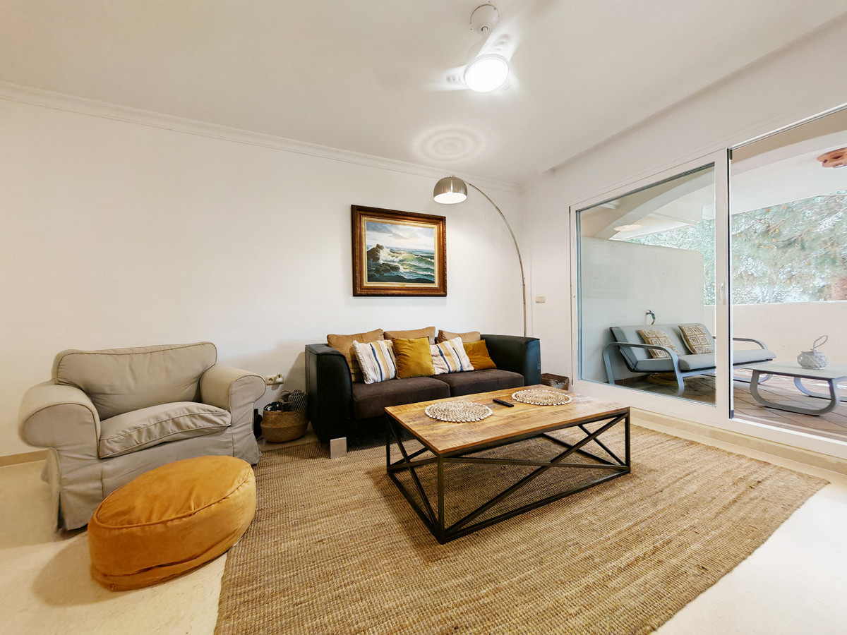 Te koop Middle Floor Apartment Costa Del Sol Elviria € 375.000,-