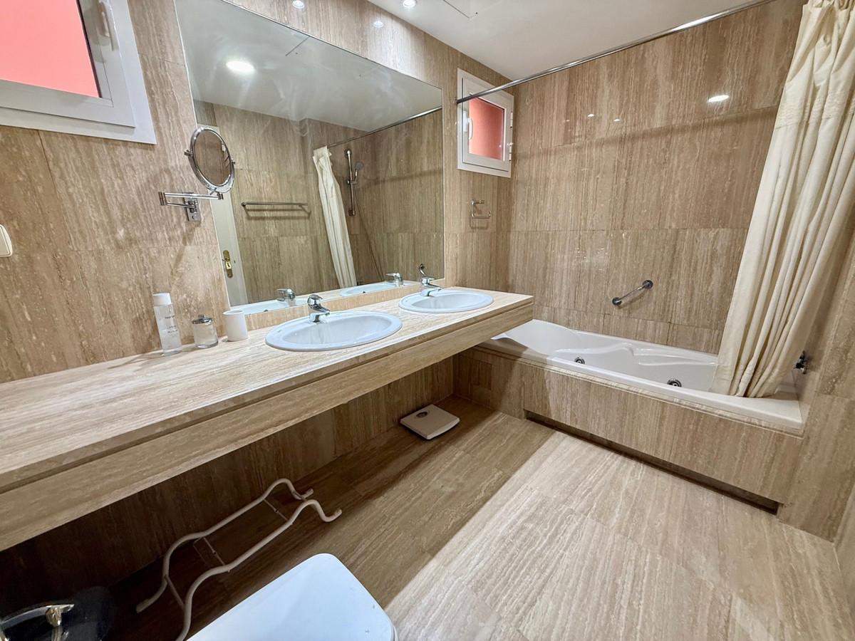 Te koop Middle Floor Apartment Costa Del Sol Puerto Banús € 790.000,-