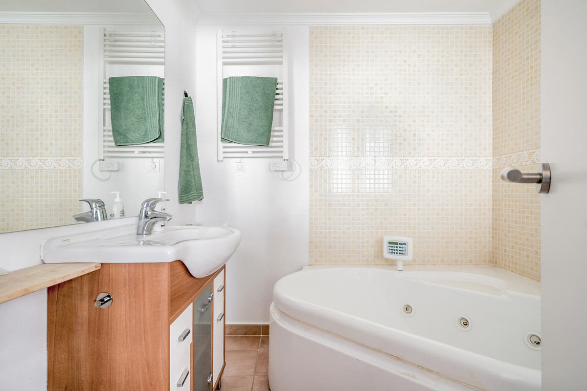 Te koop Middle Floor Apartment Costa Del Sol Nueva Andalucía € 499.000,-