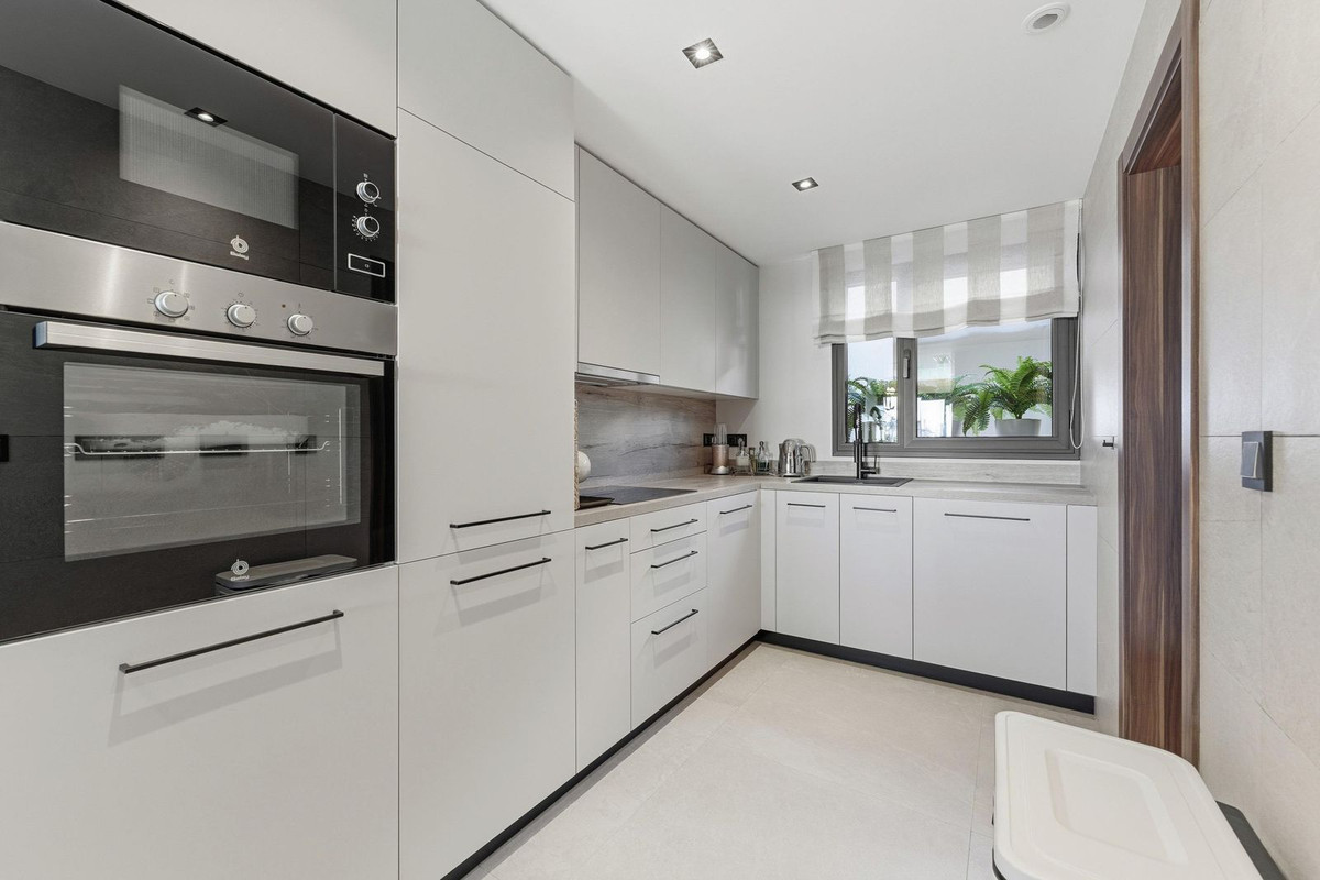 Te koop Middle Floor Apartment Costa Del Sol Marbella € 849.000,-