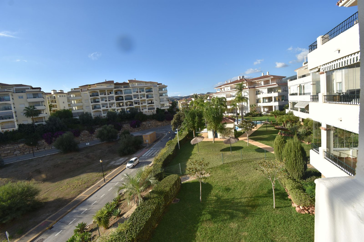 Te koop Middle Floor Apartment Costa Del Sol La Cala Hills € 349.950,-