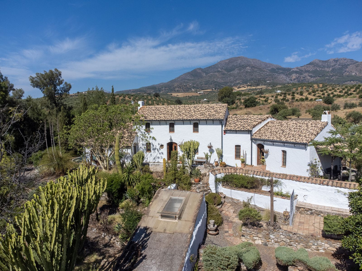 Te koop Finca - Cortijo Costa Del Sol Casarabonela € 799.950,-
