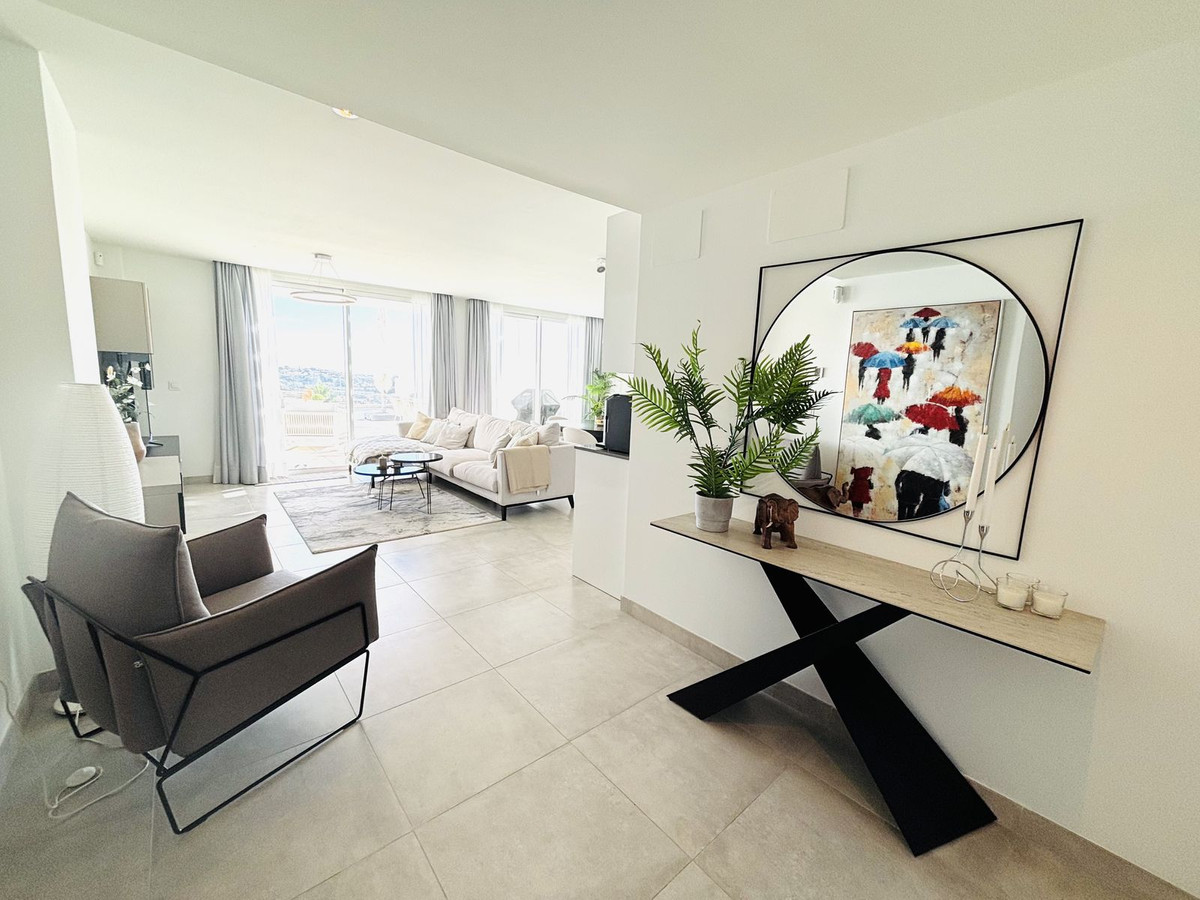 Te koop Middle Floor Apartment Costa Del Sol La Cala De Mijas € 729.000,-