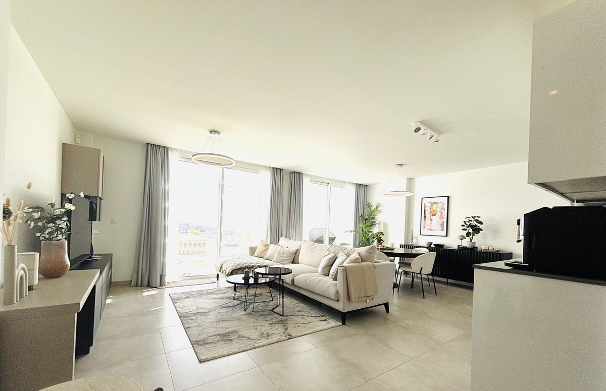 Te koop Middle Floor Apartment Costa Del Sol La Cala De Mijas € 729.000,-