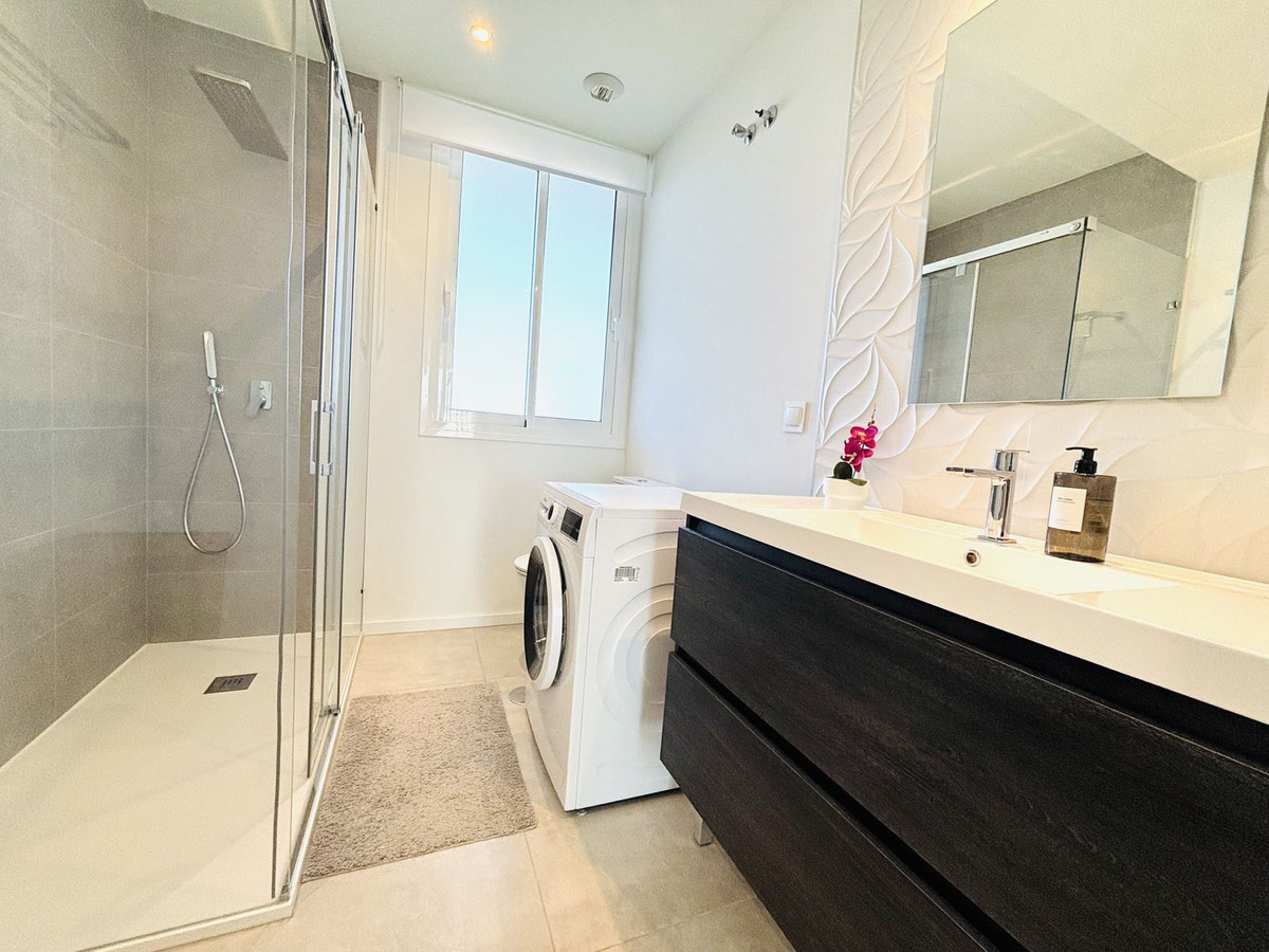 Te koop Middle Floor Apartment Costa Del Sol La Cala De Mijas € 729.000,-