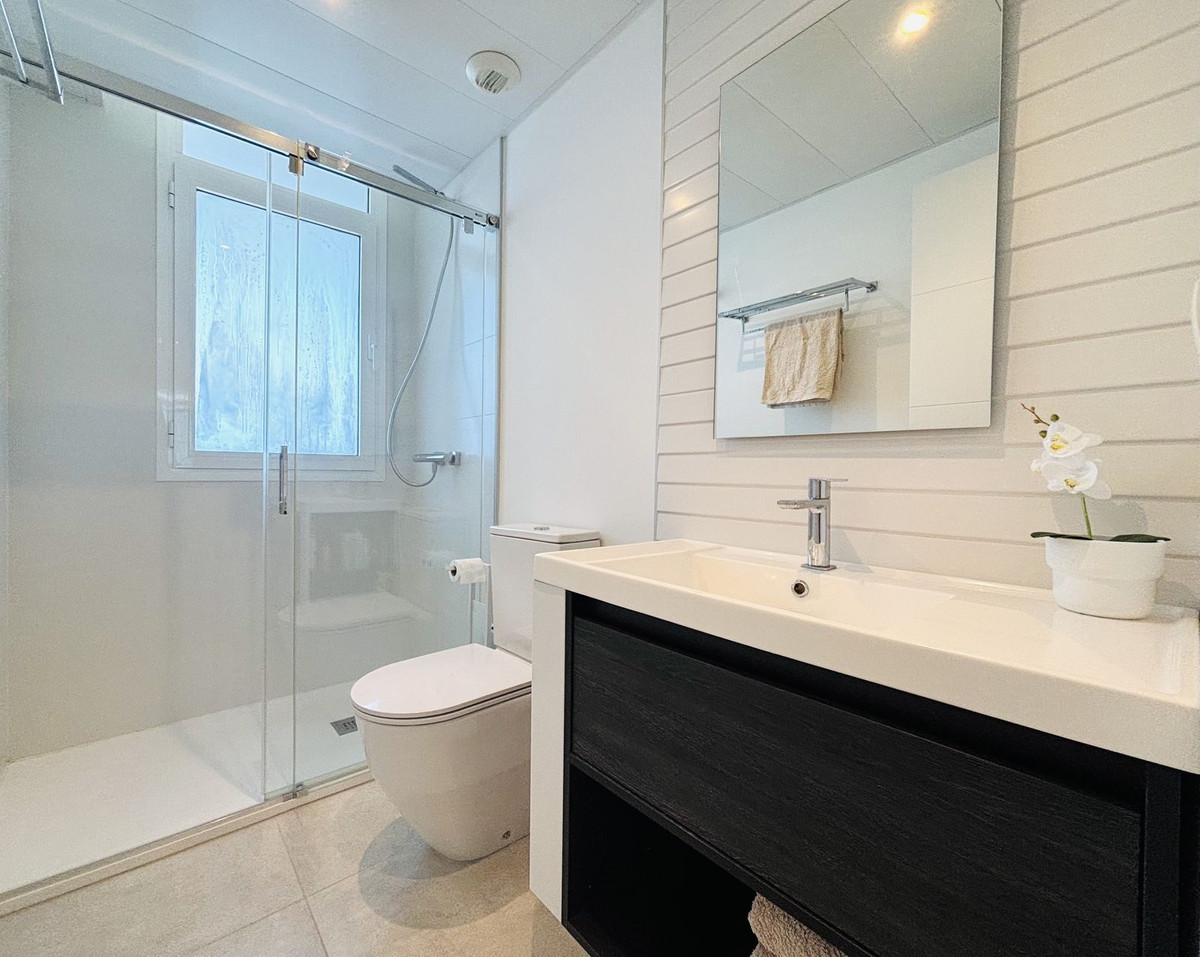 Te koop Middle Floor Apartment Costa Del Sol La Cala De Mijas € 729.000,-