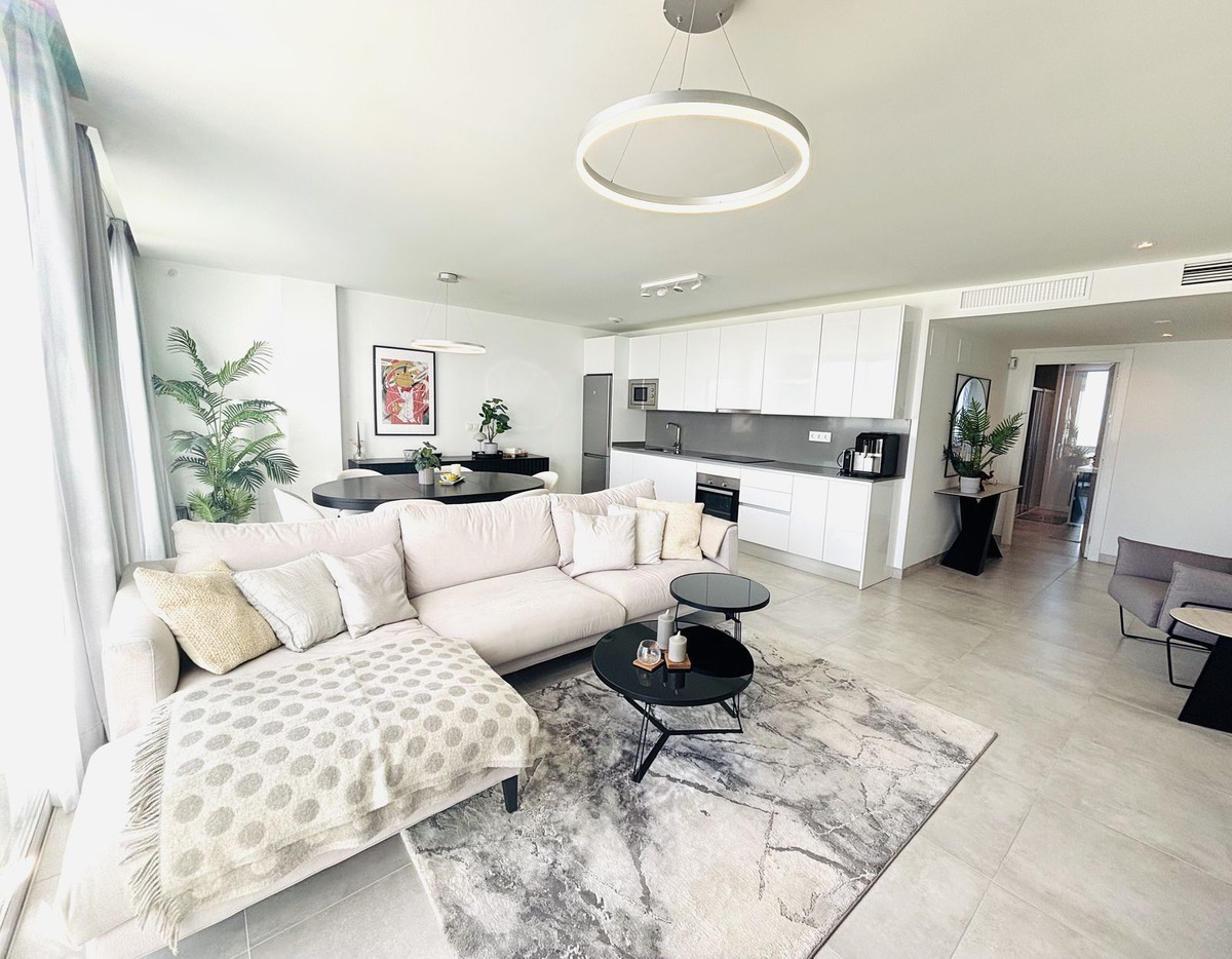 Te koop Middle Floor Apartment Costa Del Sol La Cala De Mijas € 729.000,-