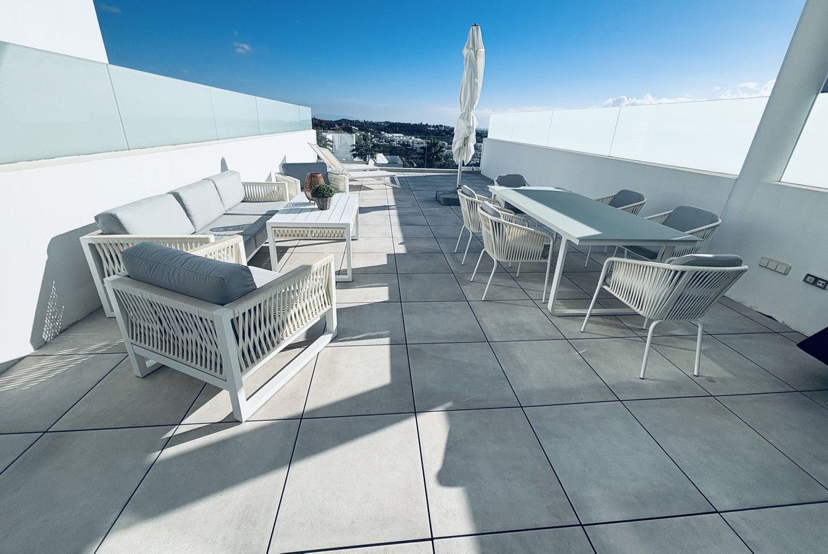 Te koop Middle Floor Apartment Costa Del Sol La Cala De Mijas € 729.000,-