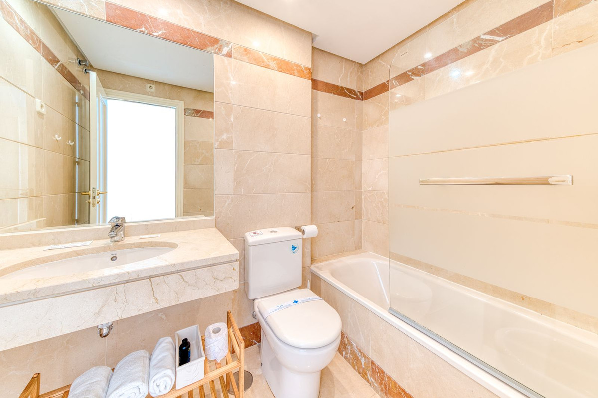 Te koop Middle Floor Apartment Costa Del Sol Calanova Golf € 280.000,-