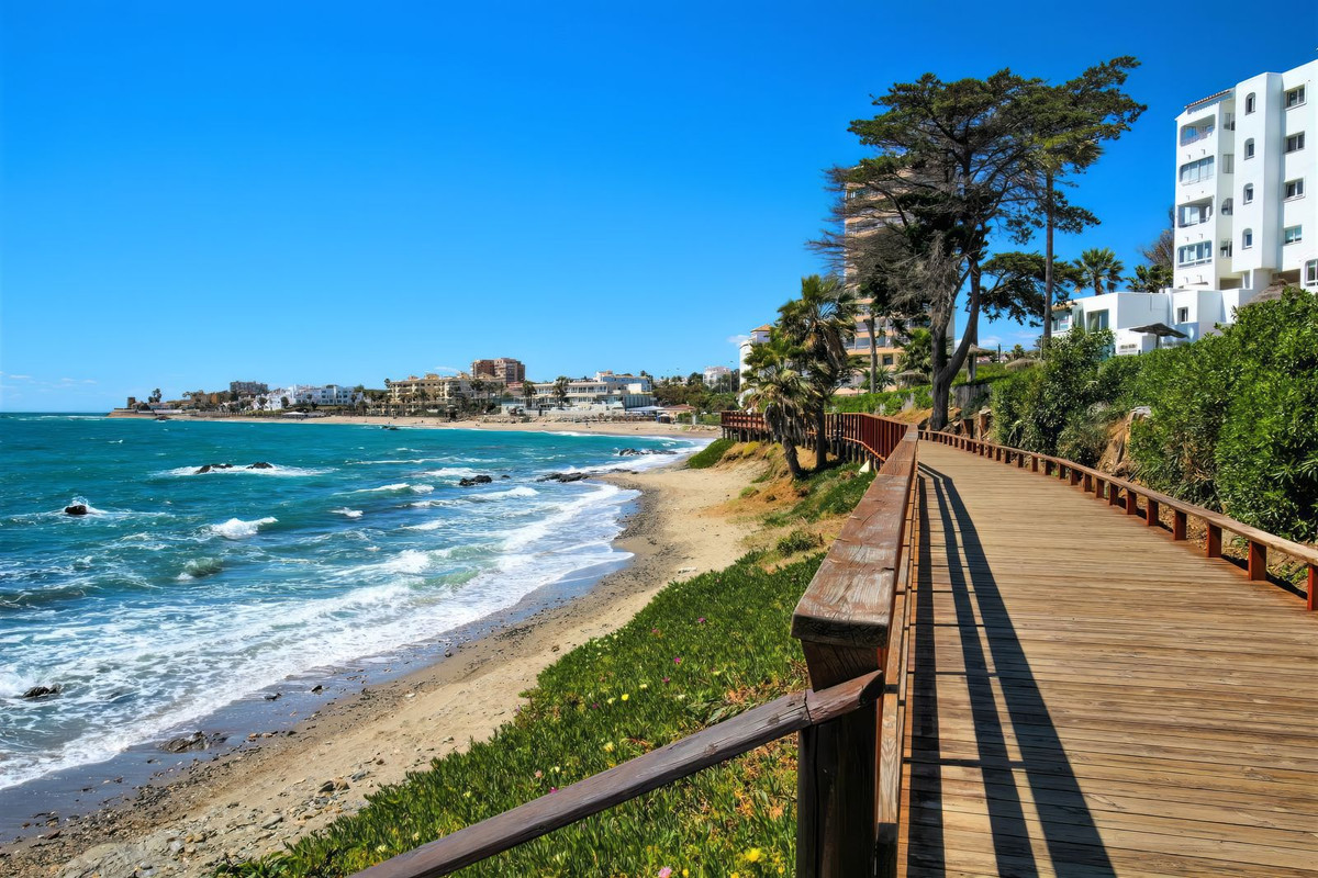 Te koop Middle Floor Apartment Costa Del Sol Calanova Golf € 280.000,-