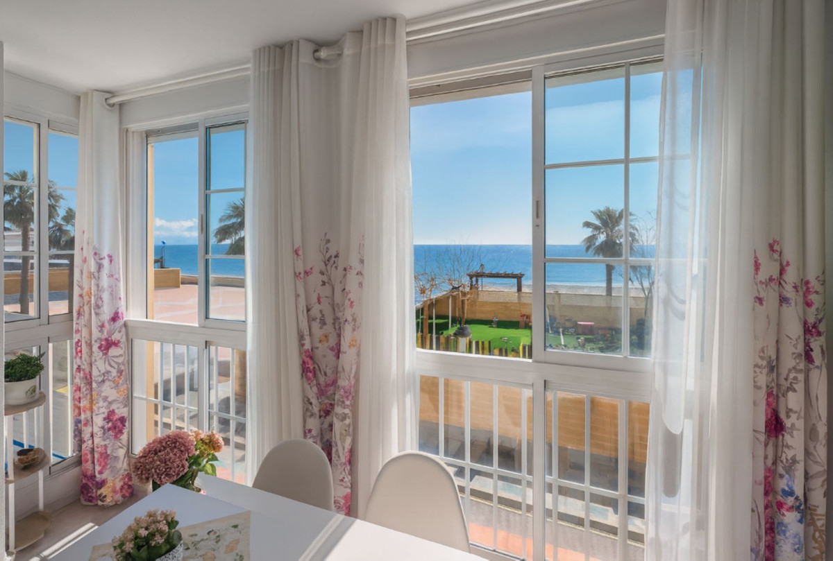 Te koop Middle Floor Apartment Costa Del Sol La Duquesa € 290.000,-