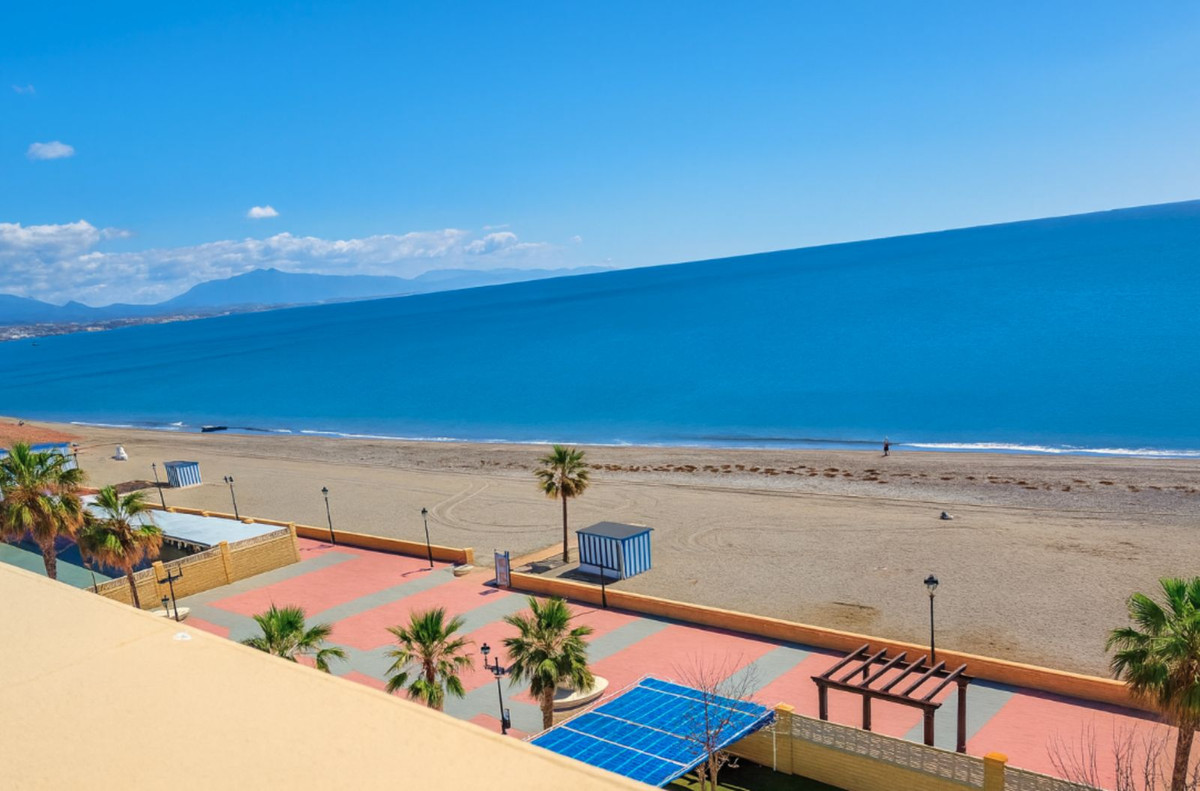 Te koop Middle Floor Apartment Costa Del Sol La Duquesa € 290.000,-