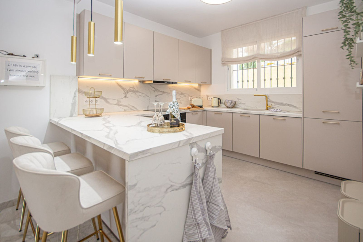 Te koop Middle Floor Apartment Costa Del Sol Calahonda € 499.000,-