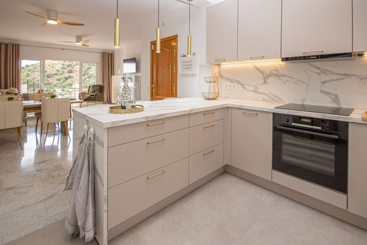 Te koop Middle Floor Apartment Costa Del Sol Calahonda € 499.000,-