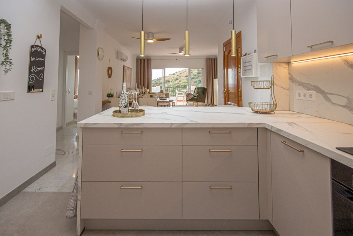 Te koop Middle Floor Apartment Costa Del Sol Calahonda € 499.000,-