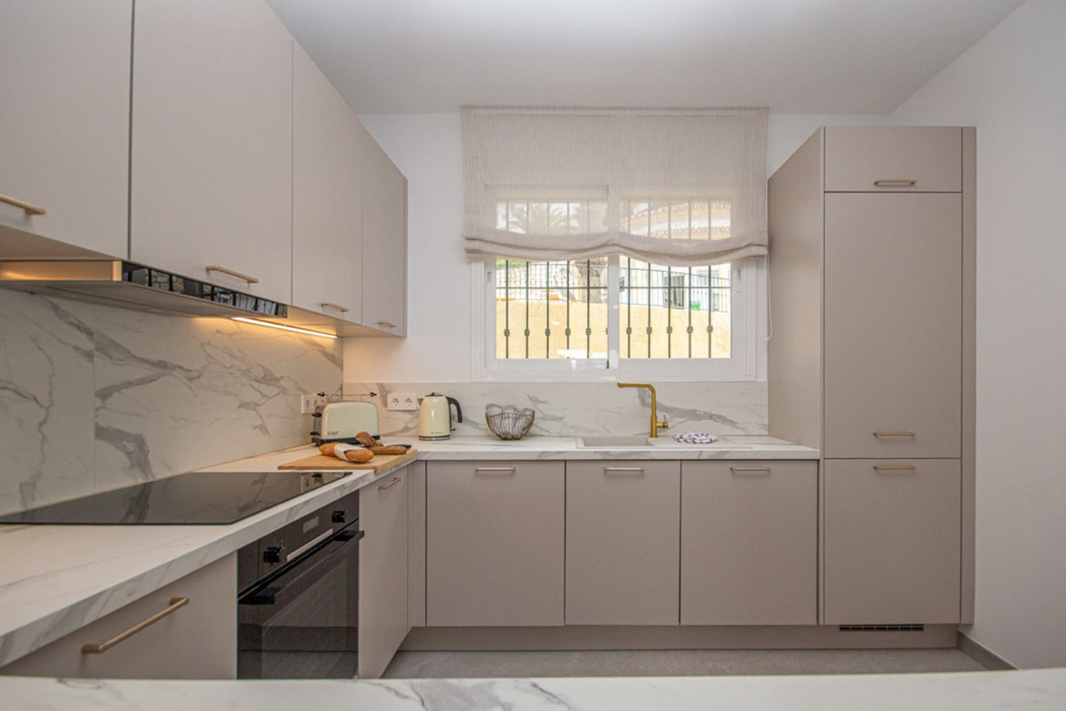 Te koop Middle Floor Apartment Costa Del Sol Calahonda € 499.000,-