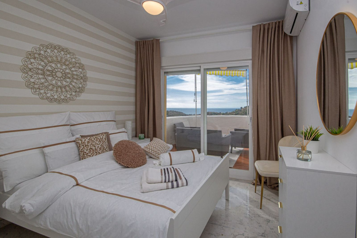 Te koop Middle Floor Apartment Costa Del Sol Calahonda € 499.000,-