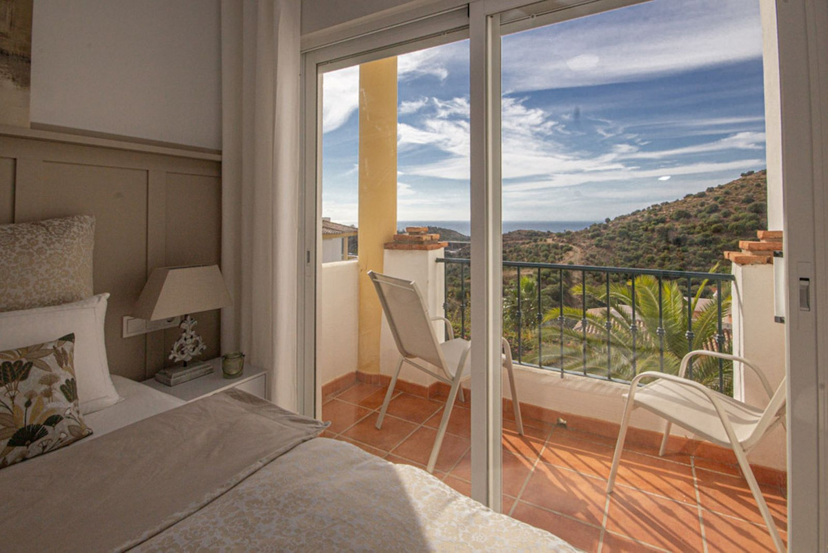 Te koop Middle Floor Apartment Costa Del Sol Calahonda € 499.000,-