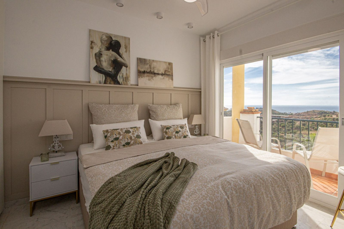 Te koop Middle Floor Apartment Costa Del Sol Calahonda € 499.000,-