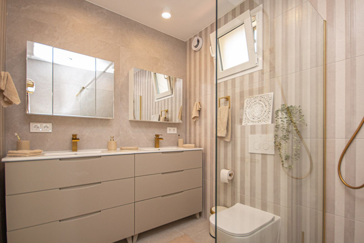 Te koop Middle Floor Apartment Costa Del Sol Calahonda € 499.000,-