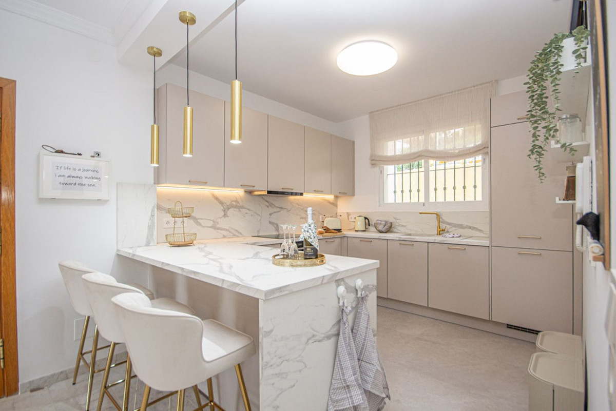 Te koop Middle Floor Apartment Costa Del Sol Calahonda € 499.000,-