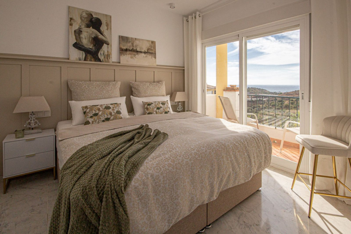 Te koop Middle Floor Apartment Costa Del Sol Calahonda € 499.000,-