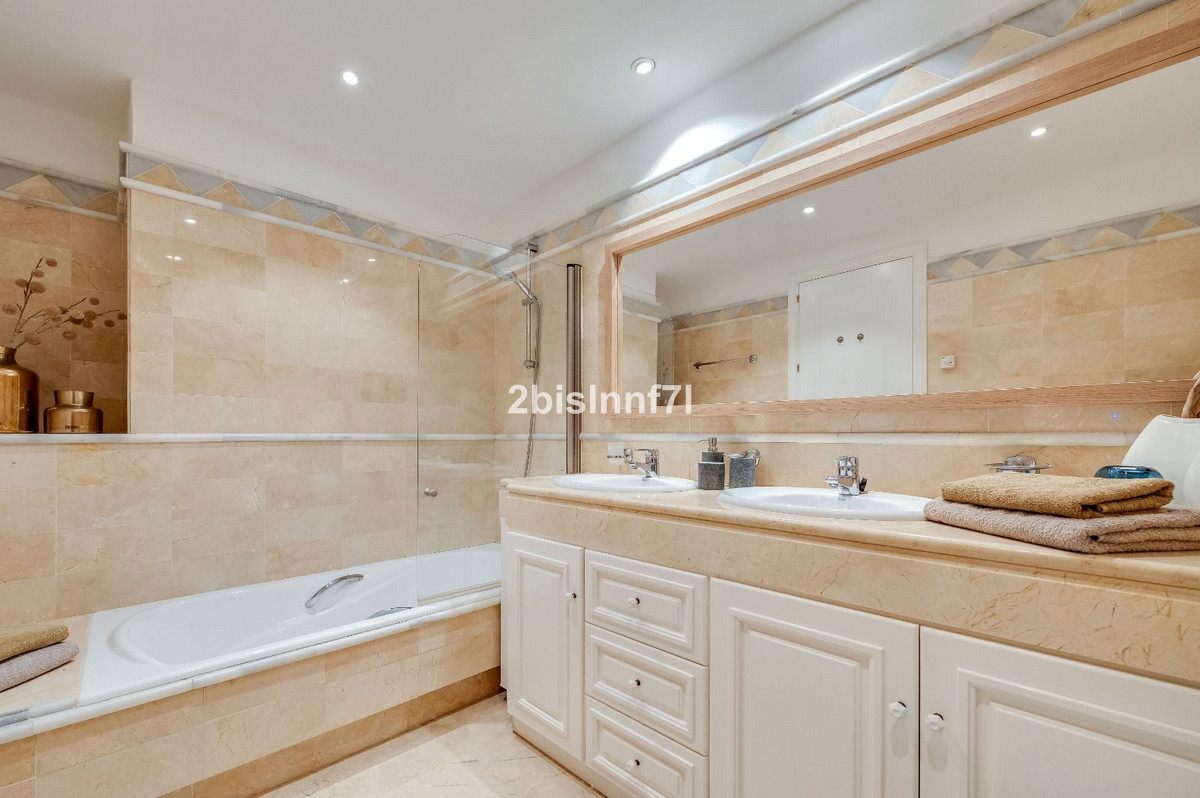 Te koop Gelijkvloers appartement Costa Del Sol Elviria € 585.000,-