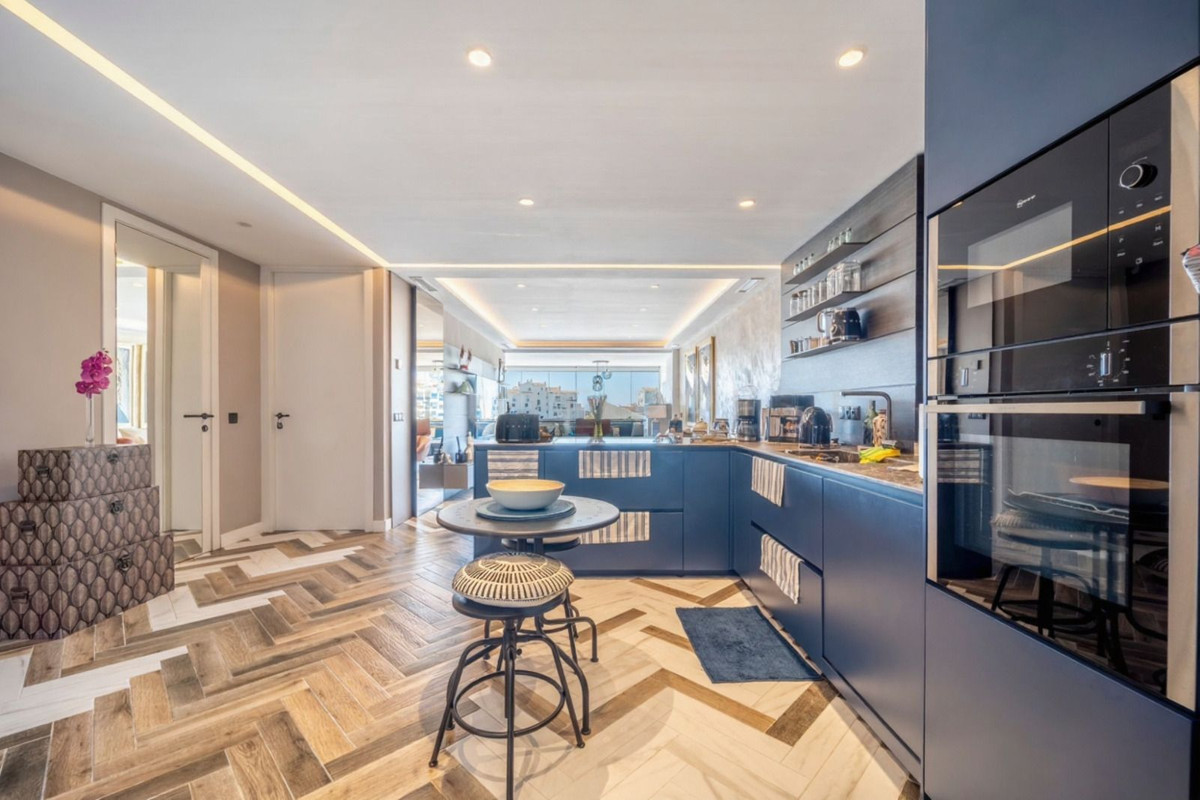 Te koop Middle Floor Apartment Costa Del Sol Puerto Banús € 1.200.000,-